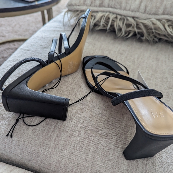 H&M Sandals Heeled NWT Size 9 Black Cream Square Toes - Picture 8 of 9